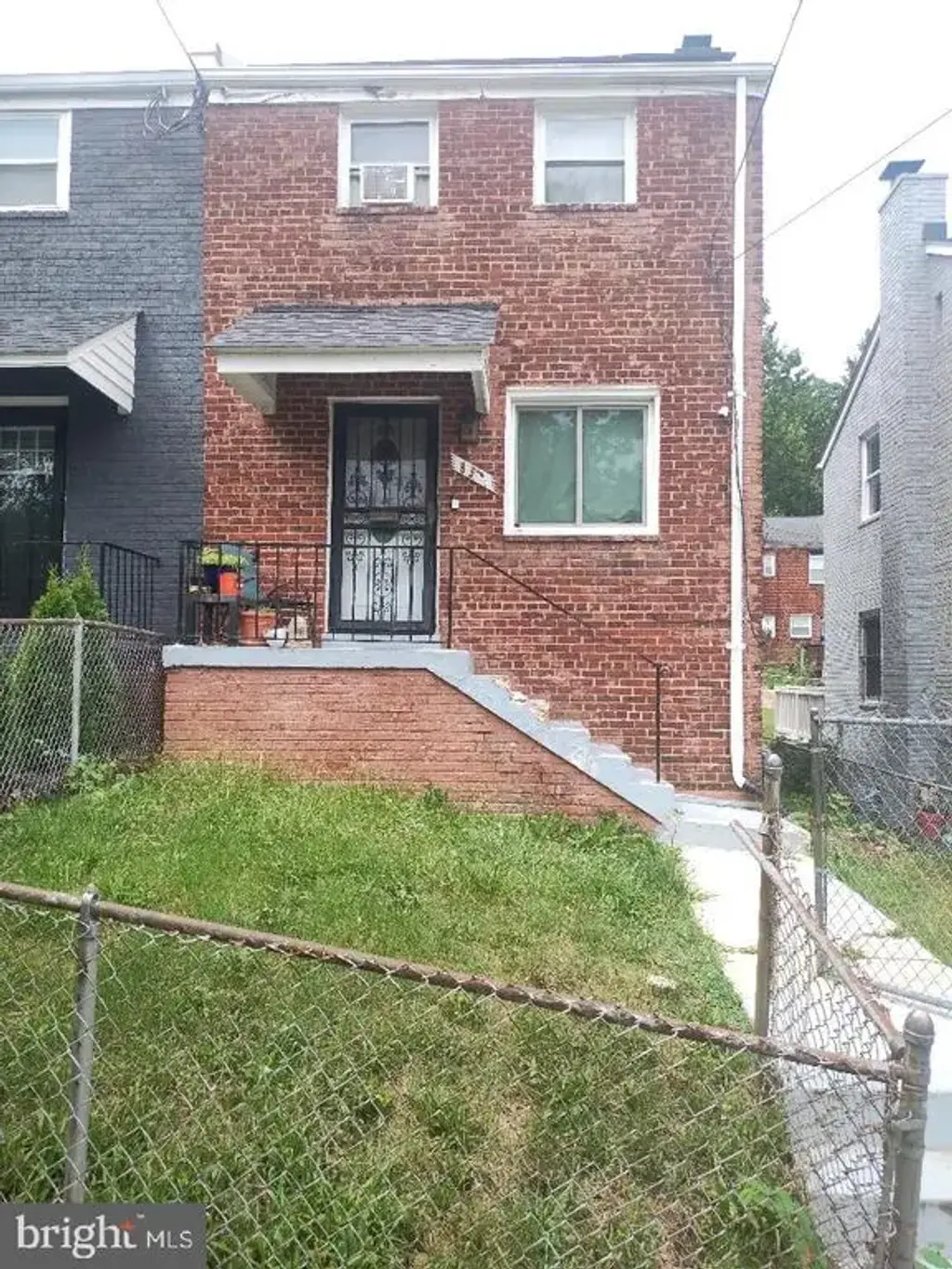 855 Adrian St Se, WASHINGTON