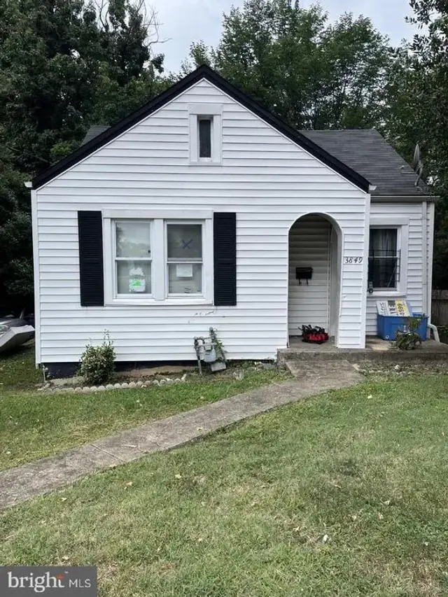 3849 Halley Ter Se, Washington