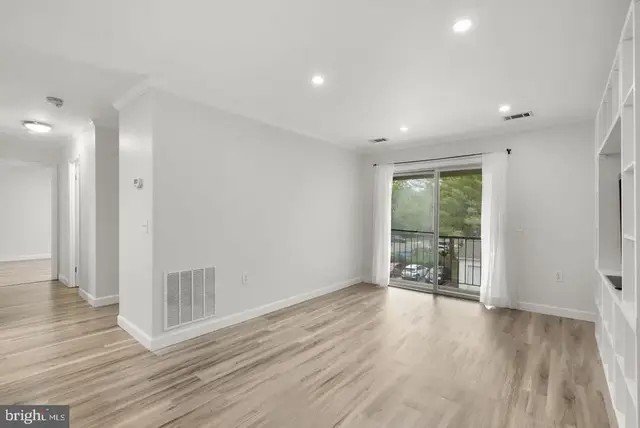 18328 Streamside Dr #304, Gaithersburg
