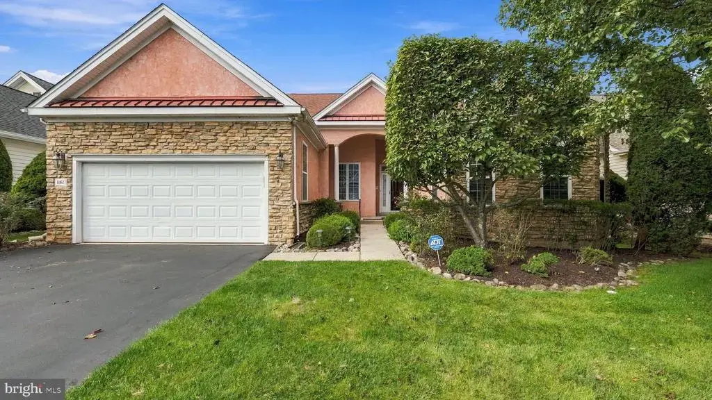 1162 Maxwell Mnr, WARWICK