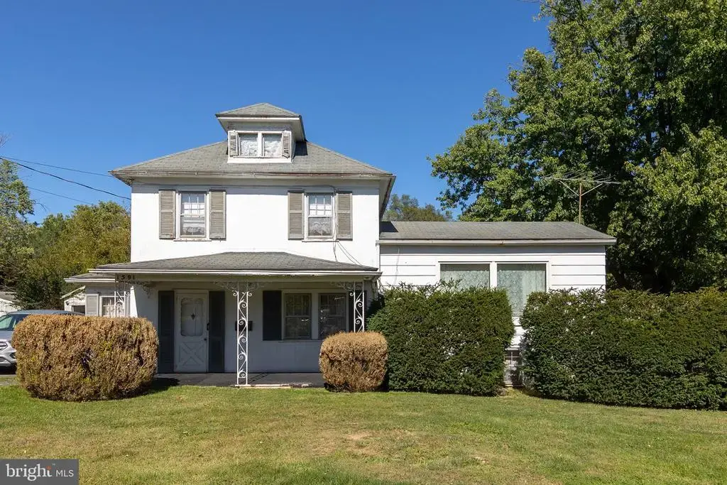 1591 Woodstock Ln, WINCHESTER