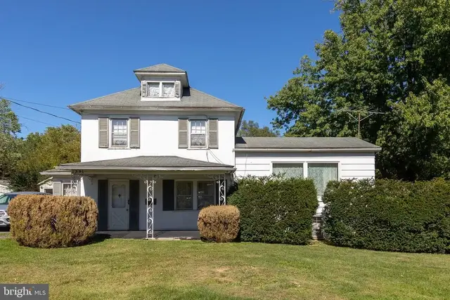 1591 Woodstock Ln, Winchester