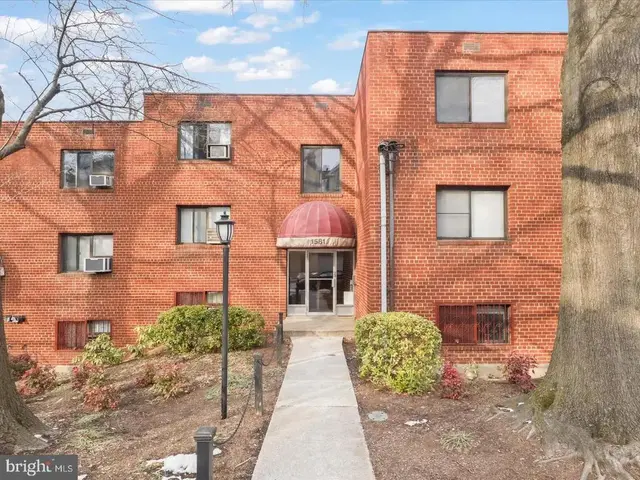 1581 N Colonial Ter #201-x, Arlington