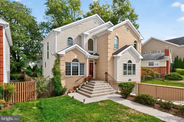 10109 Dickens Ave, Bethesda
