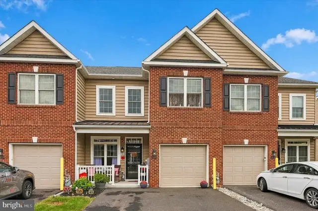 16708 River View Cir, Bristol