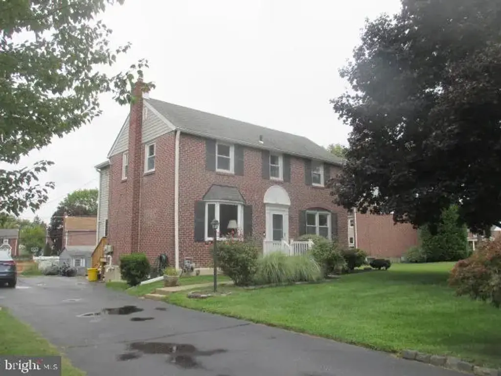 207 Indian Rock Dr, SPRINGFIELD
