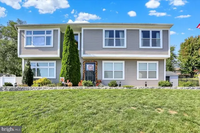 82 Nantucket Dr, Reading