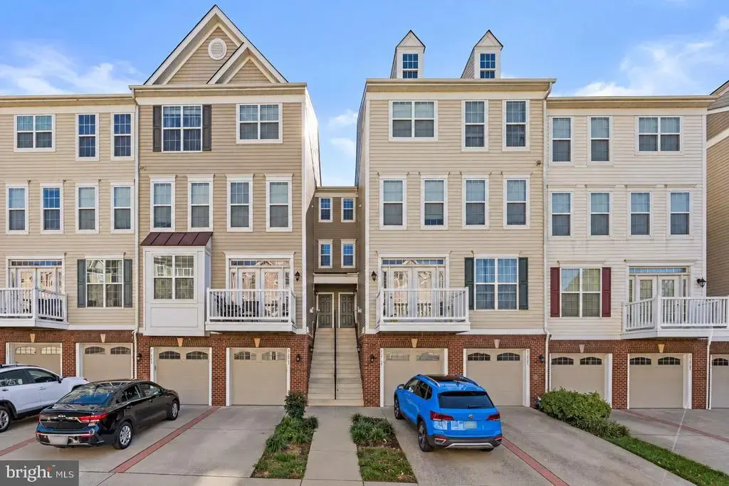 21721 Indian Summer Ter, STERLING