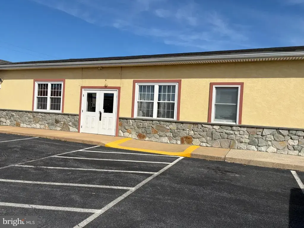 684 W Main St #2, NEW HOLLAND