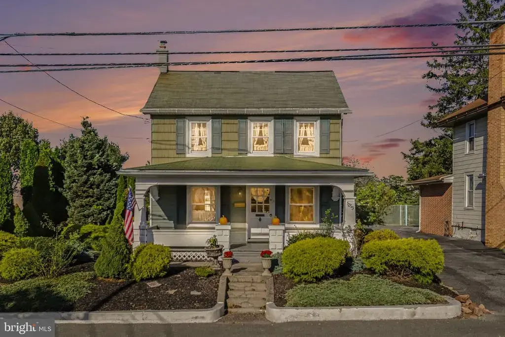 1259 E Newport Rd, LITITZ