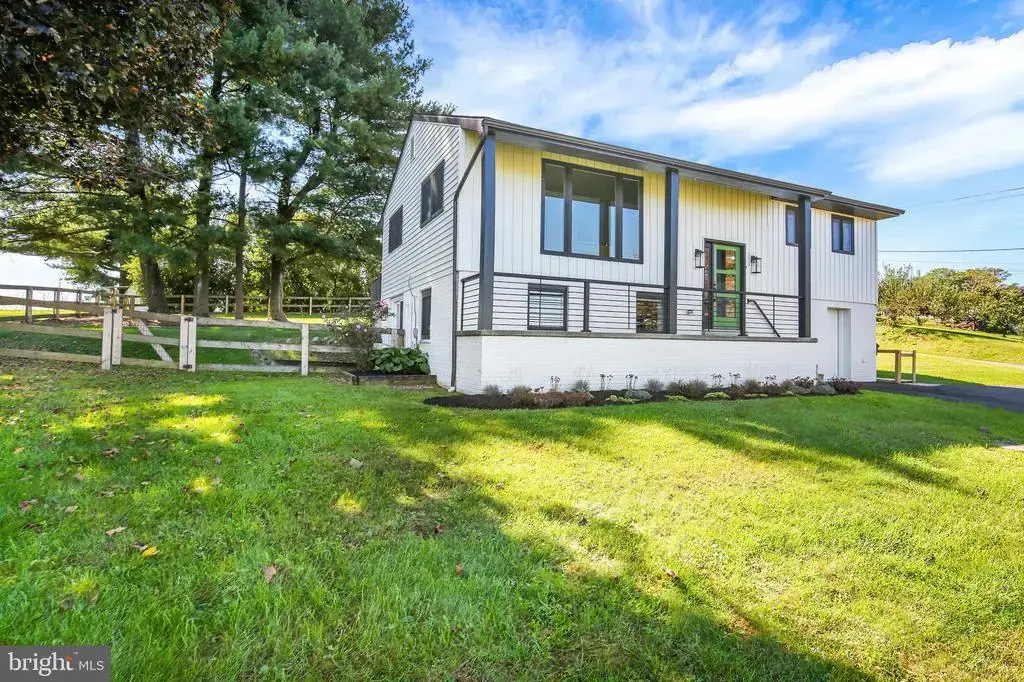 722 Water Edge Rd, LITITZ