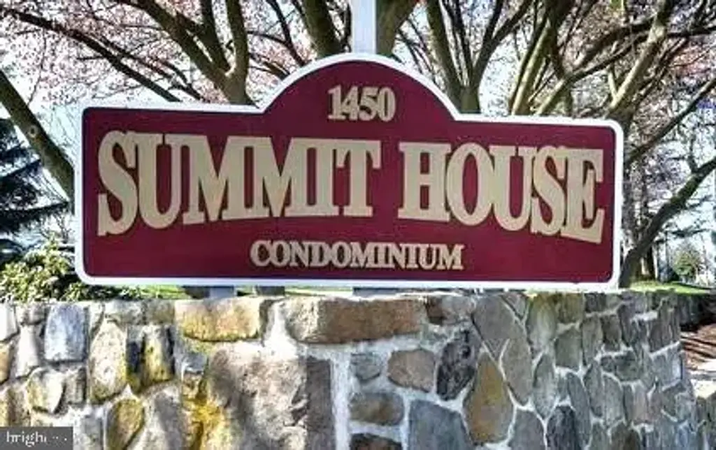 668 Summit House #668, WEST CHESTER