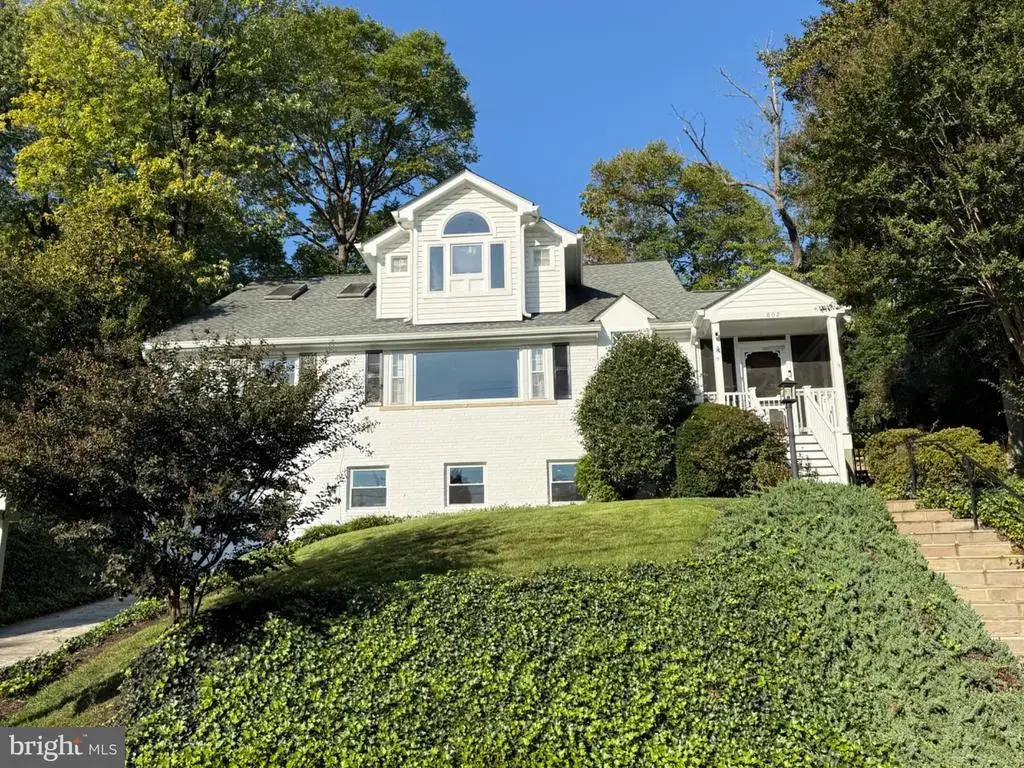802 Parkway Ter, ALEXANDRIA