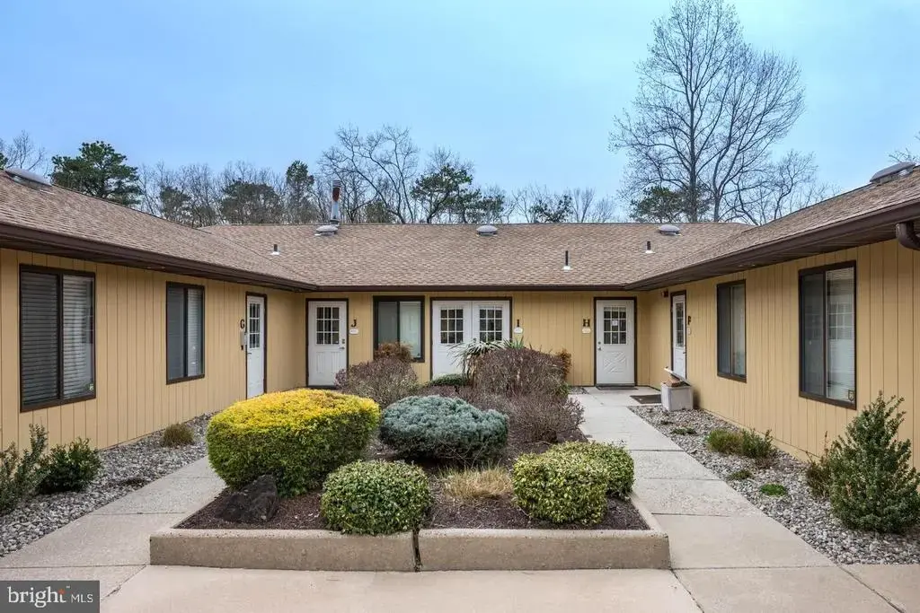 105 Atsion Rd #h, MEDFORD