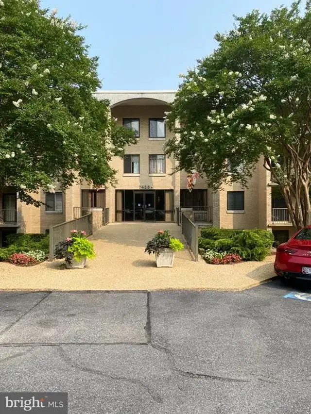7425 Democracy Blvd #216, Bethesda