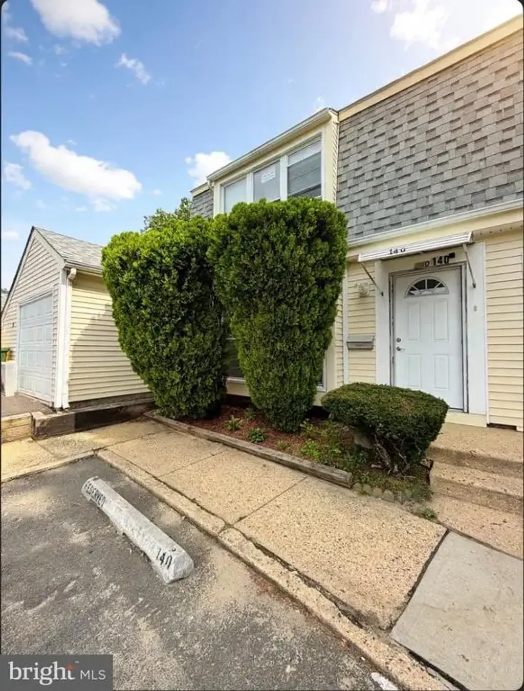140 Downing St, LAKEWOOD