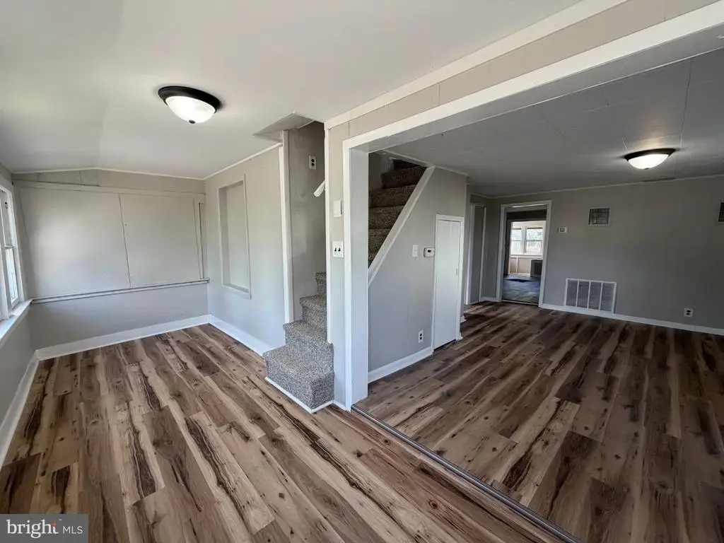 21 E Pittsfield St, PENNSVILLE