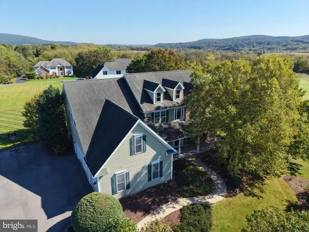 151 Country Hill Rd, LEWISBURG