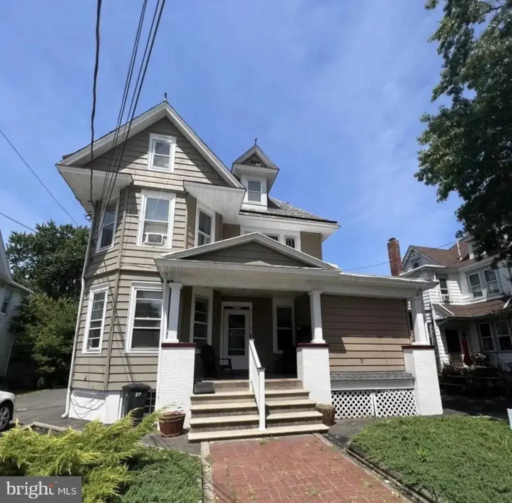27 Washington Ave #1, COLLINGSWOOD