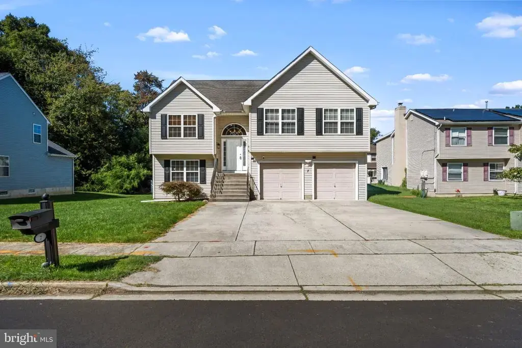7 Logan Dr, CHERRY HILL