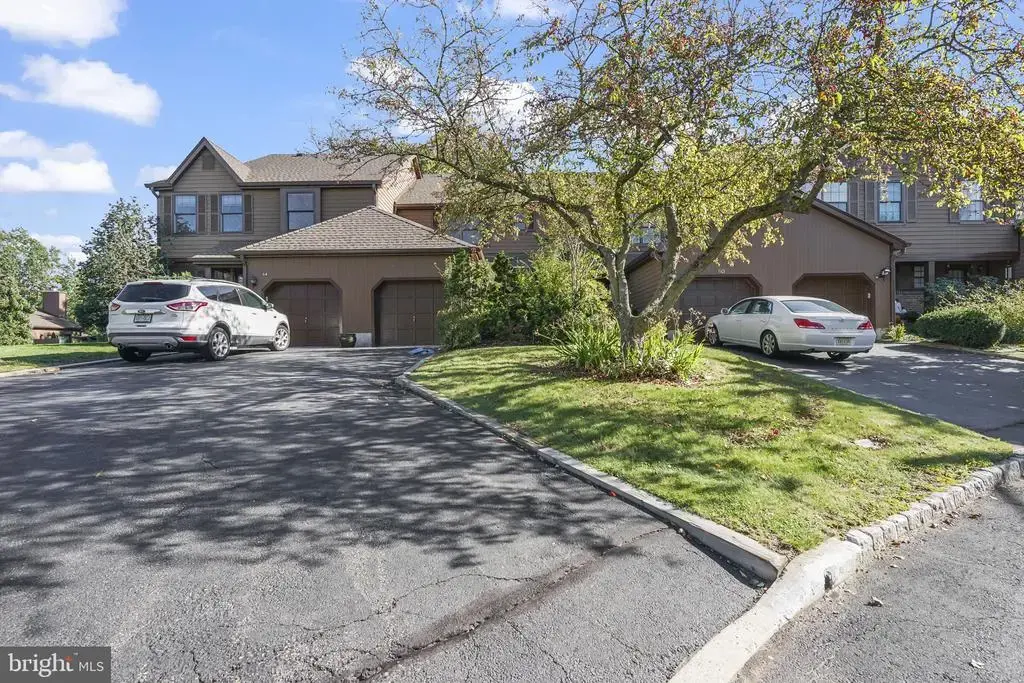 62 Danielle Ct, LAWRENCE TOWNSHIP