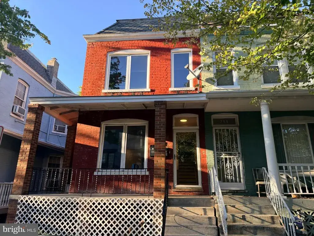 757 Girard St Nw, WASHINGTON