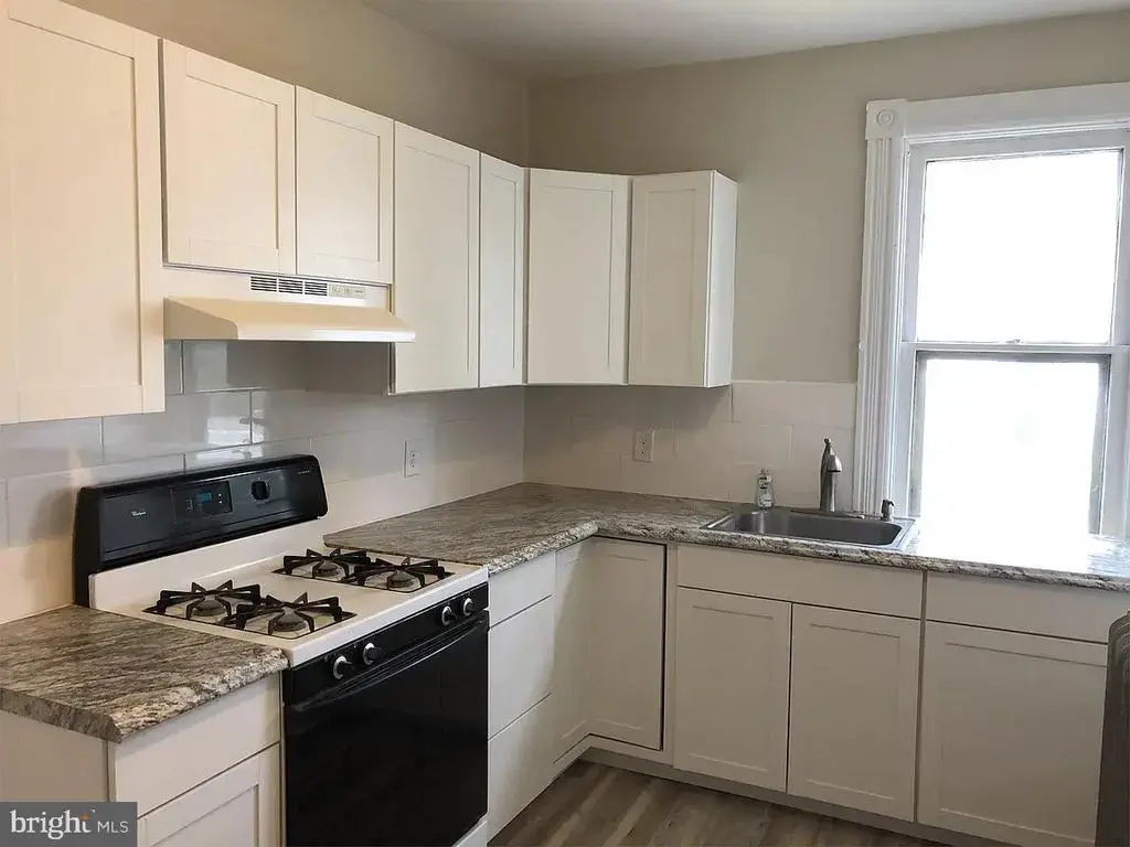 2735 Main St #4apt, LAWRENCE TWP