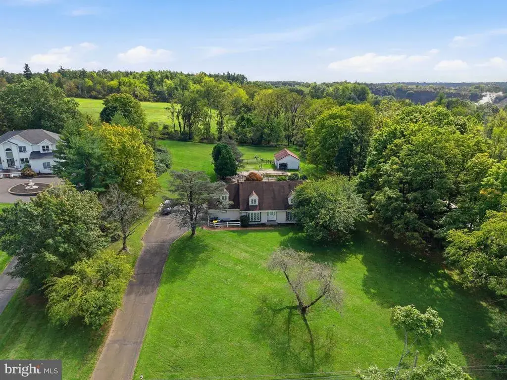 927 Mill Creek Rd, NEWTOWN