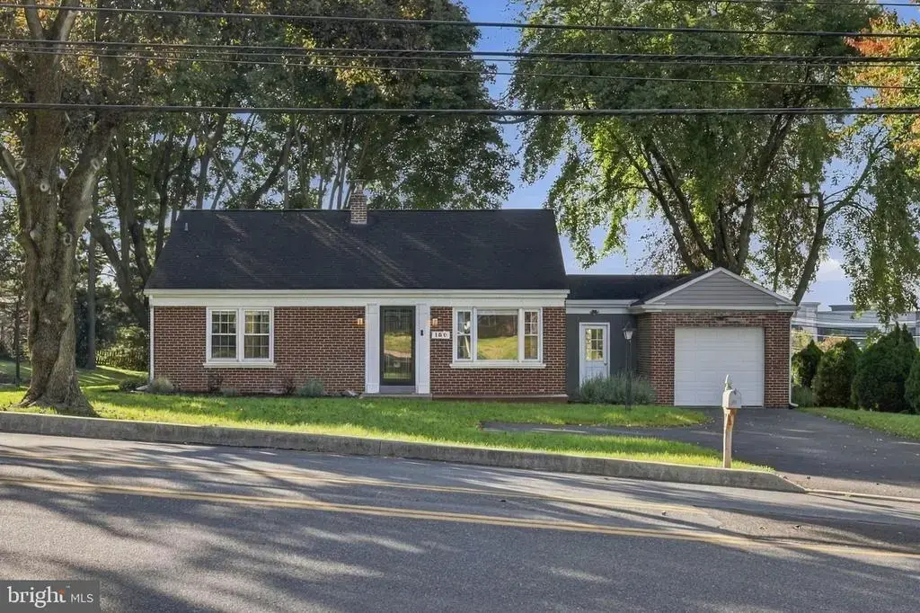 150 W Roseville Rd, LANCASTER