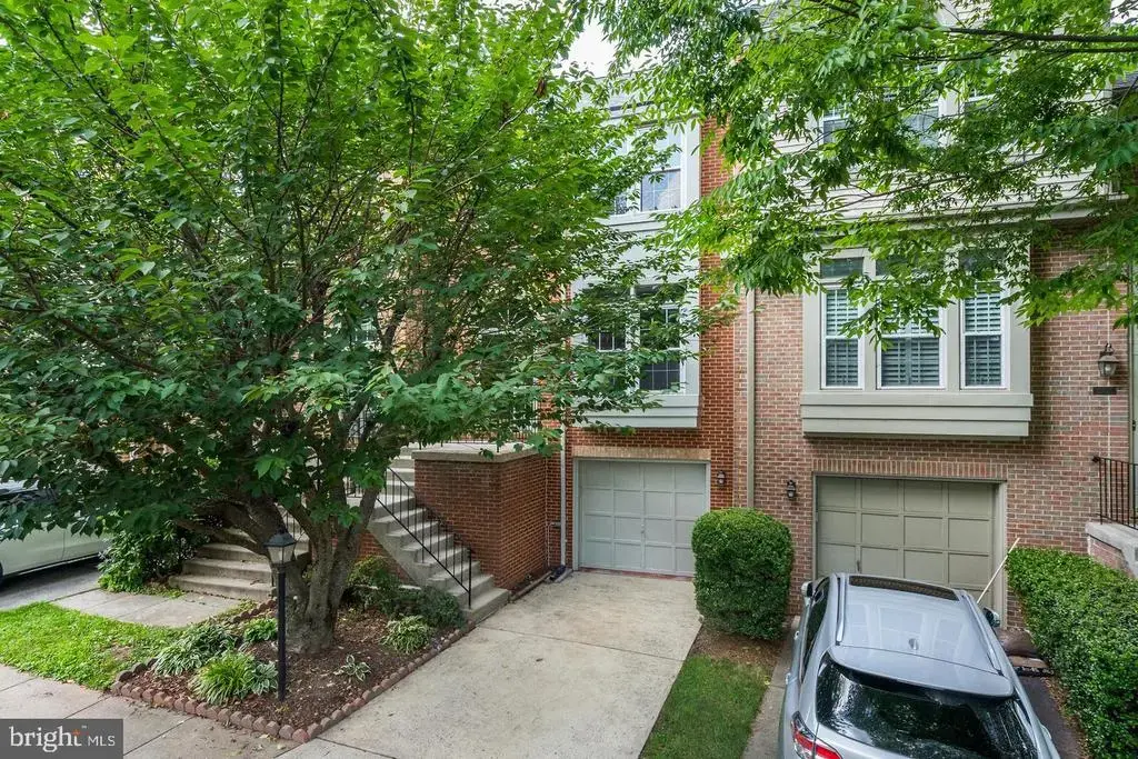 3827 Inverness Rd, FAIRFAX