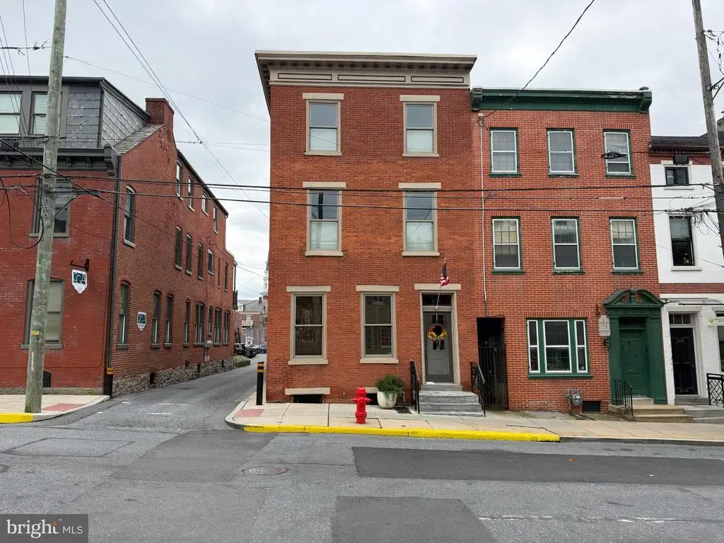 126 E Chestnut St, LANCASTER