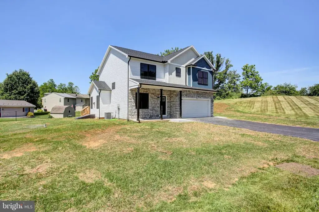 695 Karvois Ct, CHAMBERSBURG