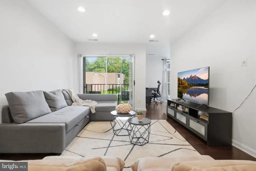 8312 Tobin Rd Rd #23, ANNANDALE