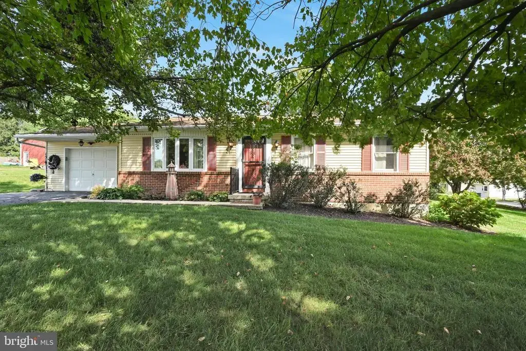 1519 E Newport Rd, LITITZ