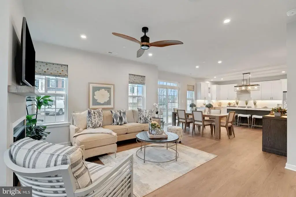 5 Cedar Cir #3, LEVITTOWN
