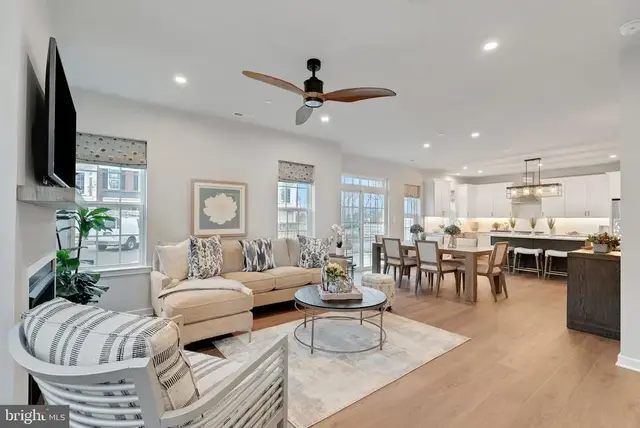 5 Cedar Cir #3, Levittown