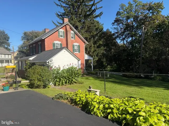 314 E Meadow Valley Rd, Lititz