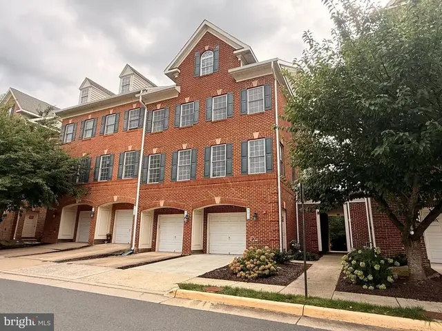 4611 Hummingbird Ln #107, Fairfax
