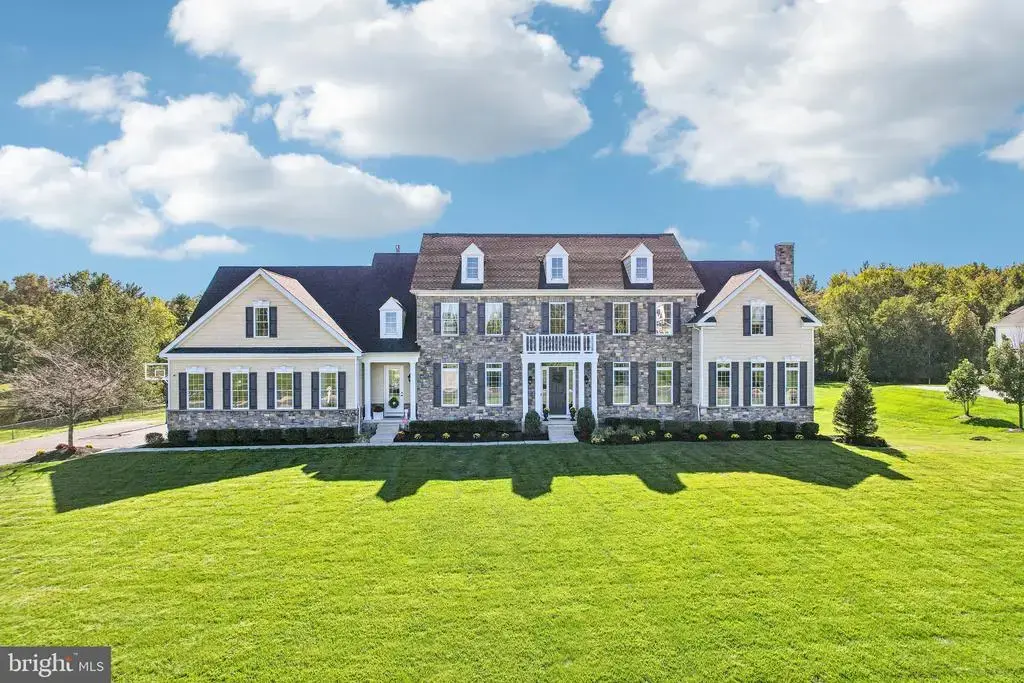 2 Zelkova Run Rd, MOORESTOWN