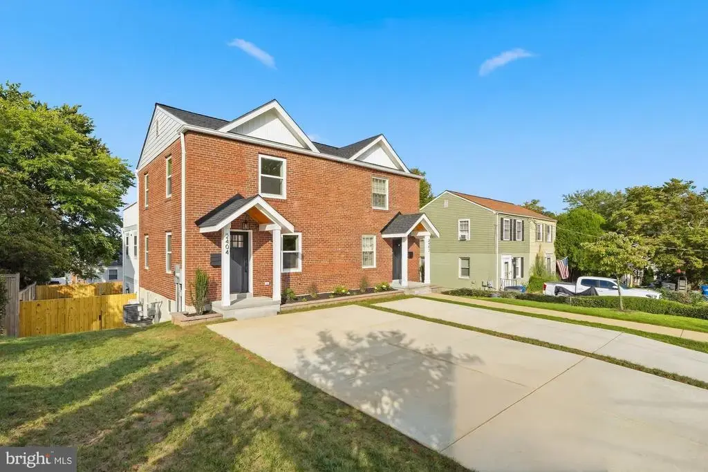2404 Riverview Ter, ALEXANDRIA