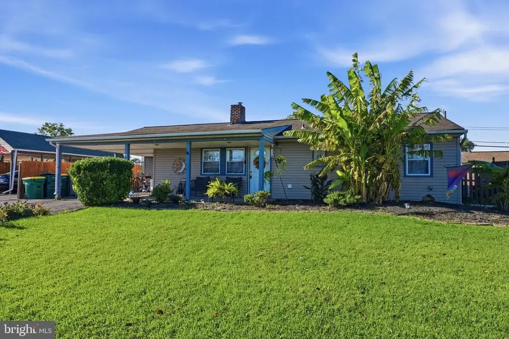 11 Fireside Ln, LEVITTOWN