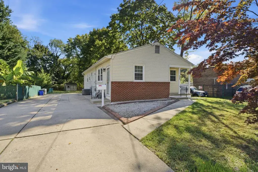 208 Cedar Ave W, OAKLYN