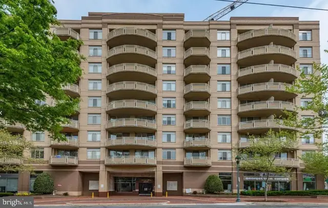4801 Fairmont Ave #811, Bethesda