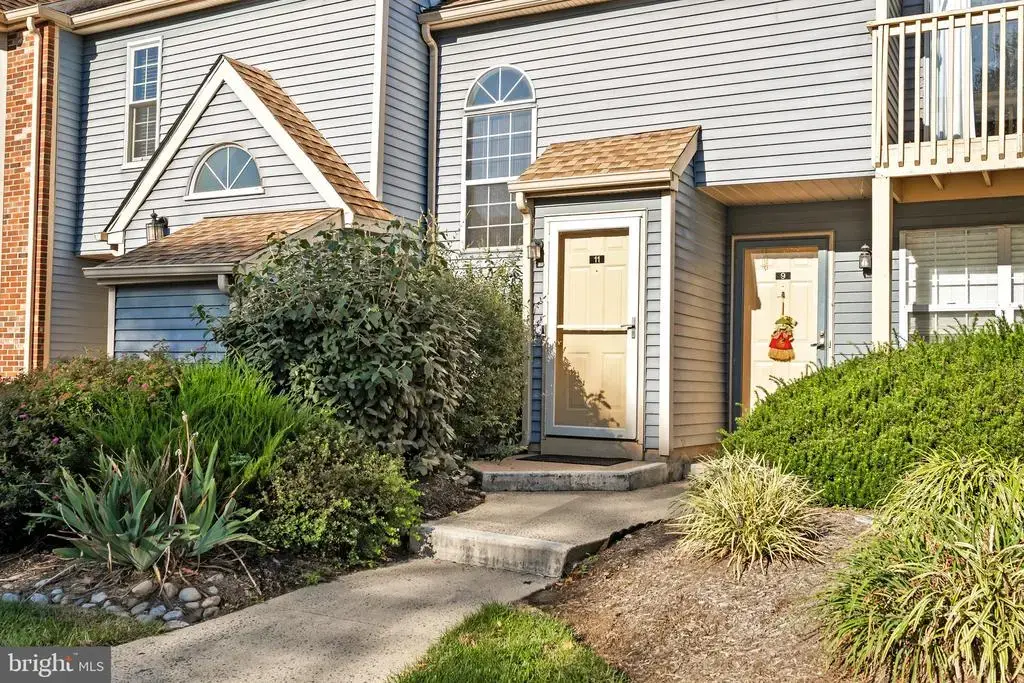 11 Tilia Ct, HAMILTON