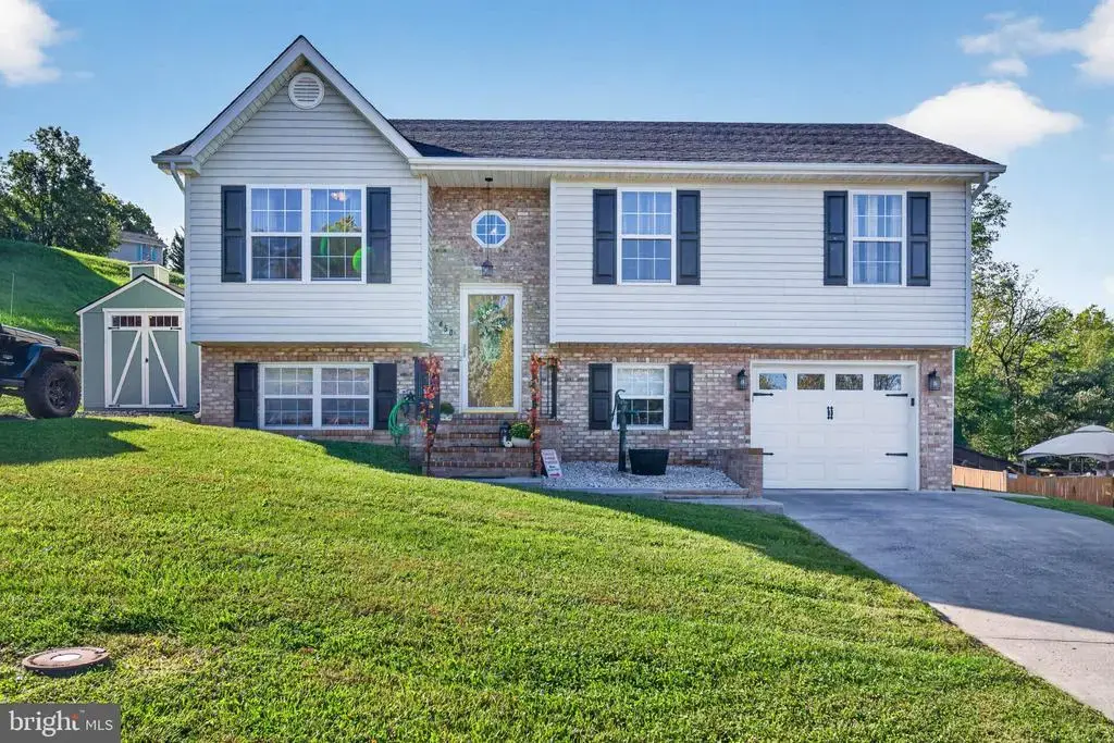 450 E Fairchild Dr, STRASBURG