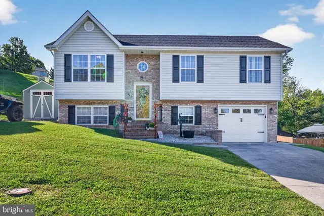 450 E Fairchild Dr, Strasburg