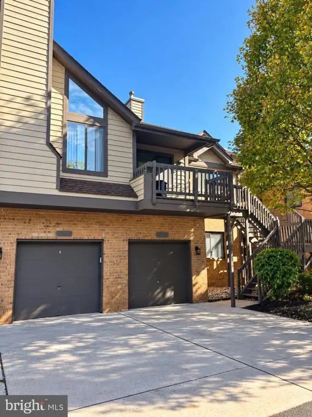 1605 Augusta Cir, MT LAUREL