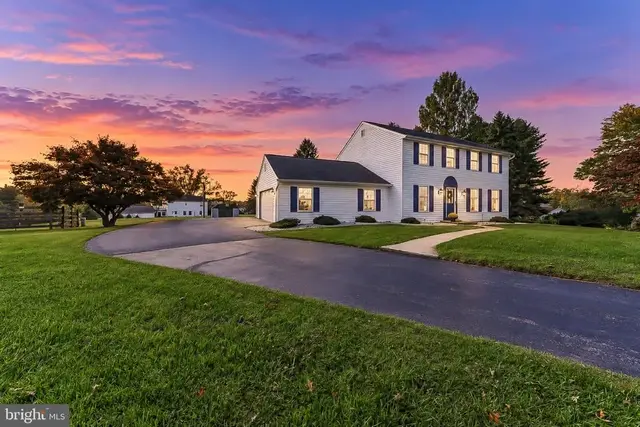 916 Thorne Dr, West Chester