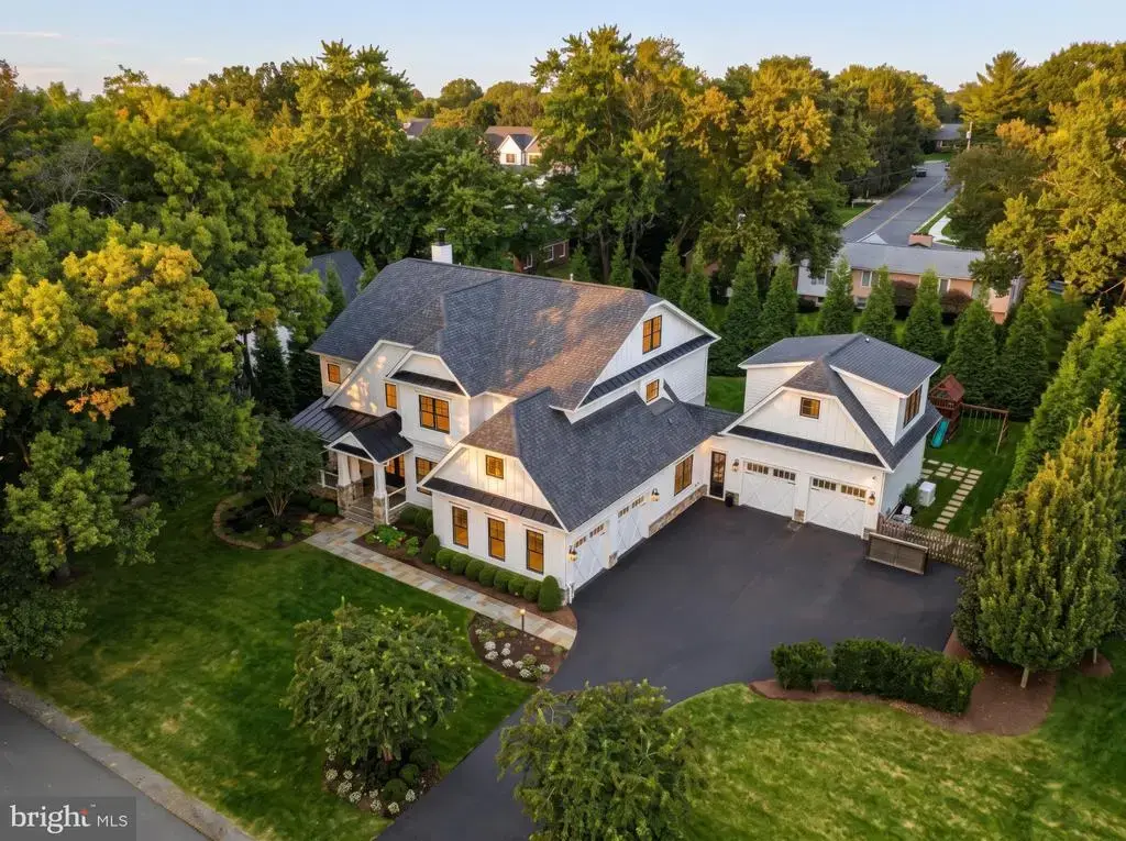 402 Mashie Dr Se, VIENNA