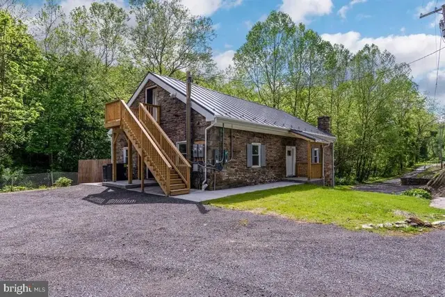 15213 Falls Rd #upper, Butler